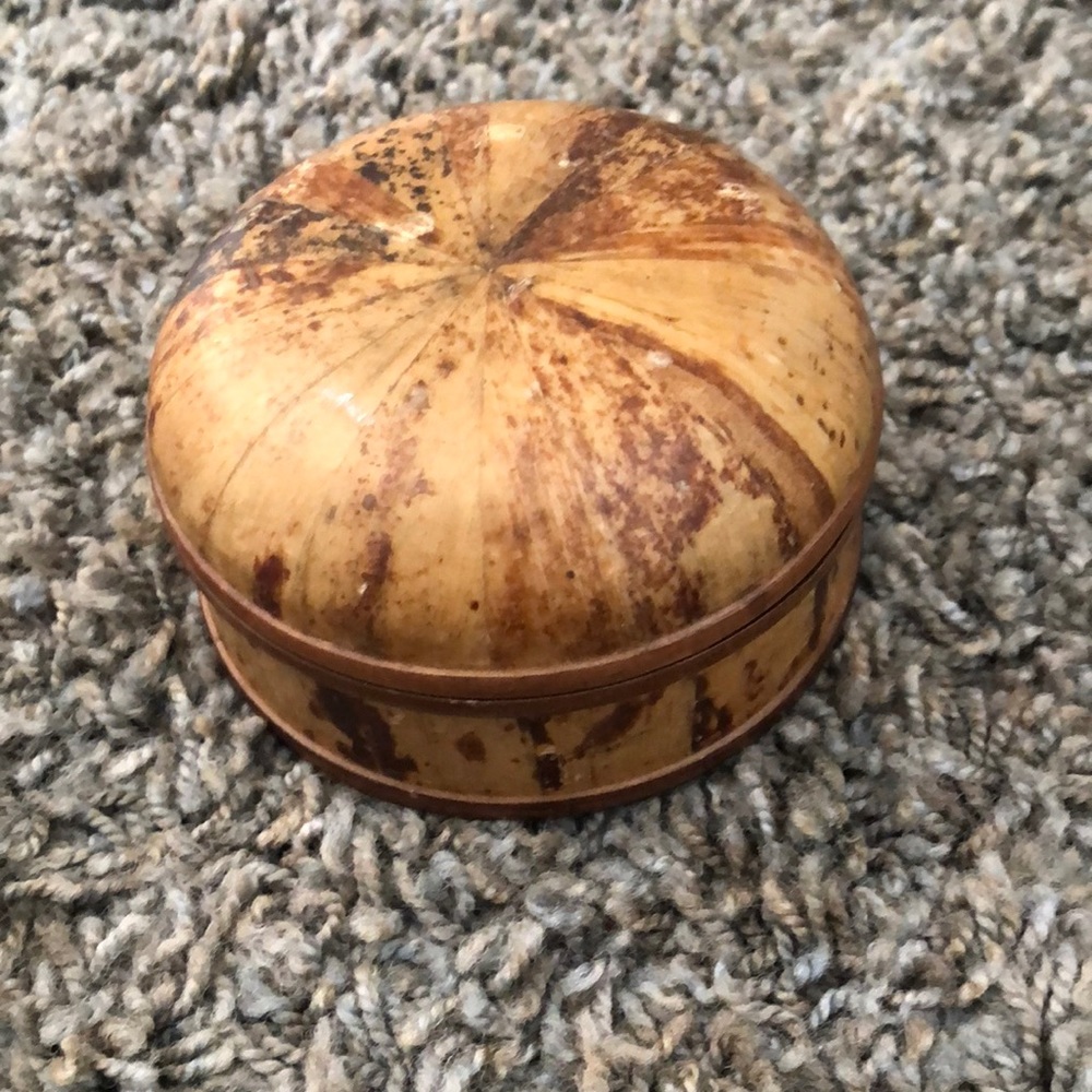 Wood trinket box hand made in Indonesia